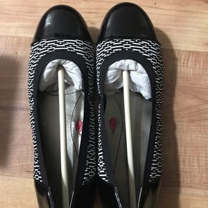 The Rebecca by Ros Hommerson slip-on black and white size 8.5